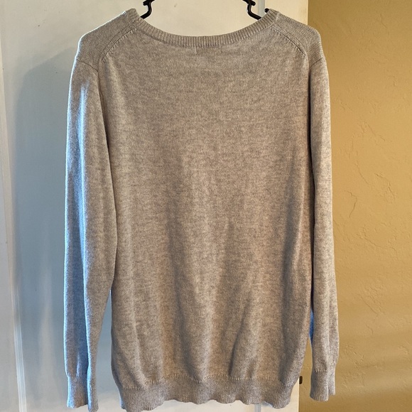 Gray old navy sweater - Picture 2 of 8